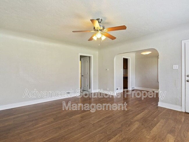 Building Photo - 551-555 N 200 W