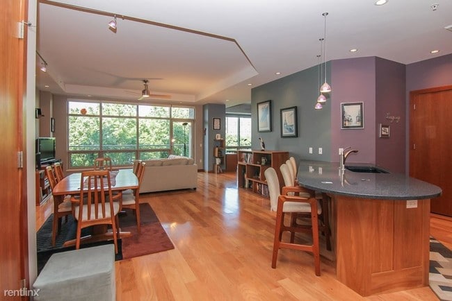 Building Photo - 1 br, 2 bath  - 350 S Hamilton St