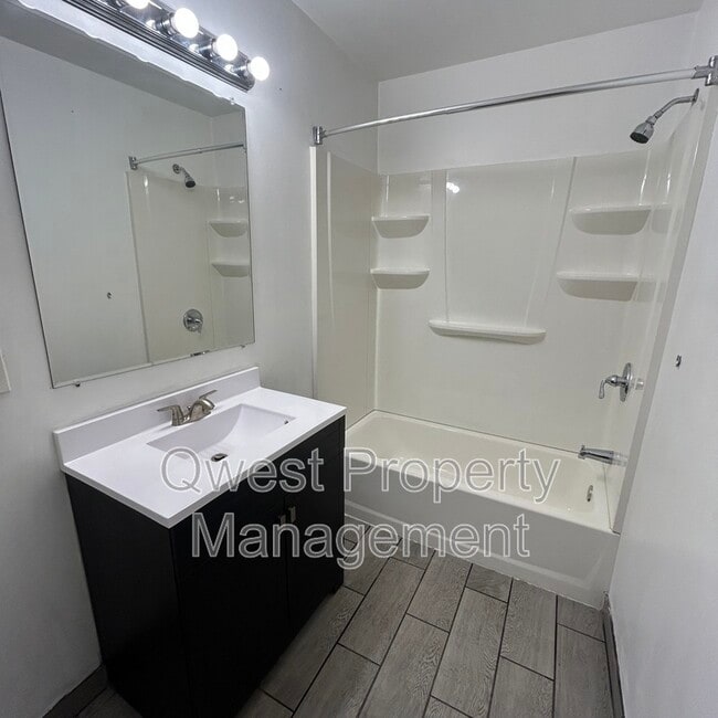 Foto del edificio - 537 Eastern Ave NE