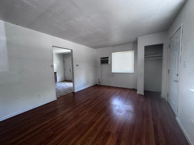 Building Photo - 440-444 Harding Ave