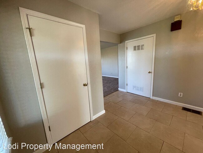 Building Photo - 3 br, 2 bath House - 21470 N Kennefick Road