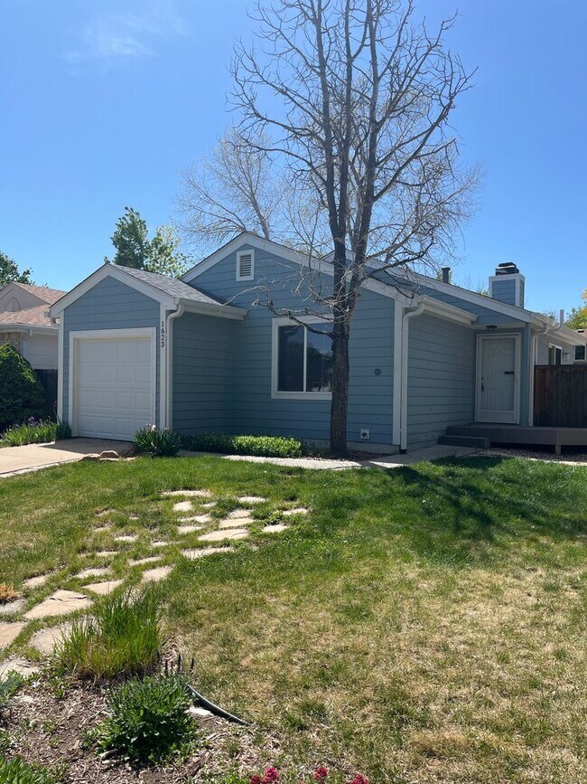 Foto del edificio - CUTE 2 BED/2 BATH COTTAGE WITH PRIVATE BACKYARD DECK BY GARDEN ACRES PARK