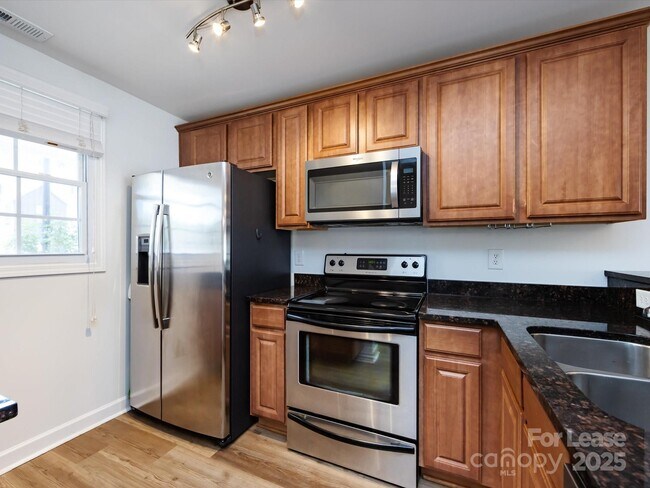 Foto del edificio - 1348 Green Oaks Ln