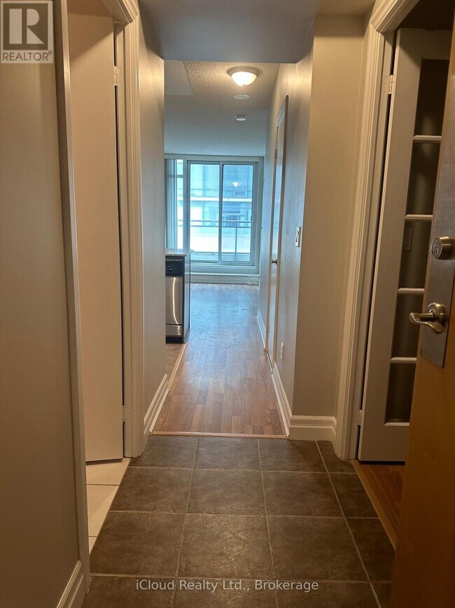 Photo du bâtiment - 8 Scollard St