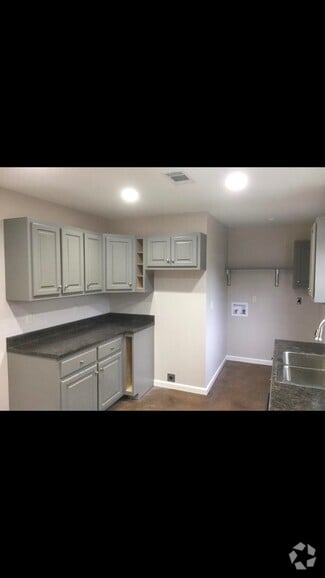 Building Photo - 120 Villa Ln