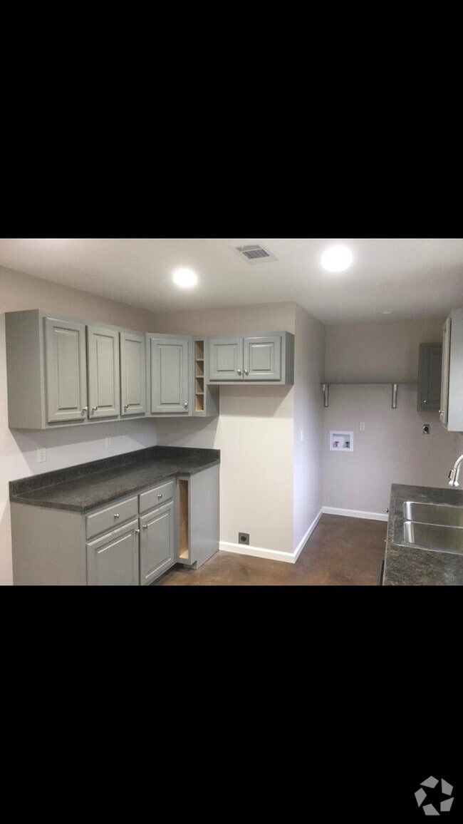 Building Photo - 120 Villa Ln