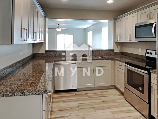 Building Photo - 6511 S 38th Ln