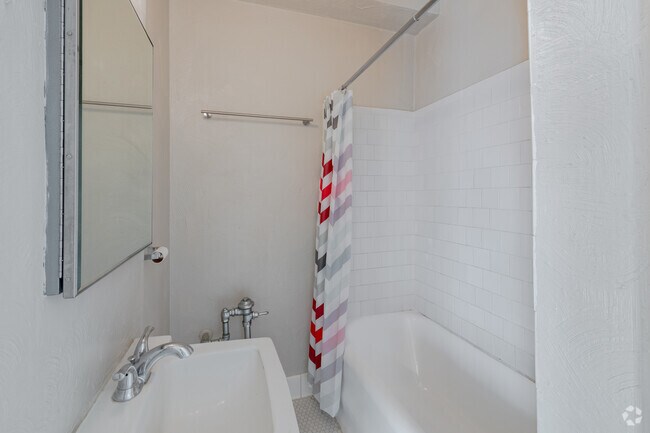 1 habitación, 1 baño - 500 pies cuadrados - Baño - Pike St. Rentals LLC