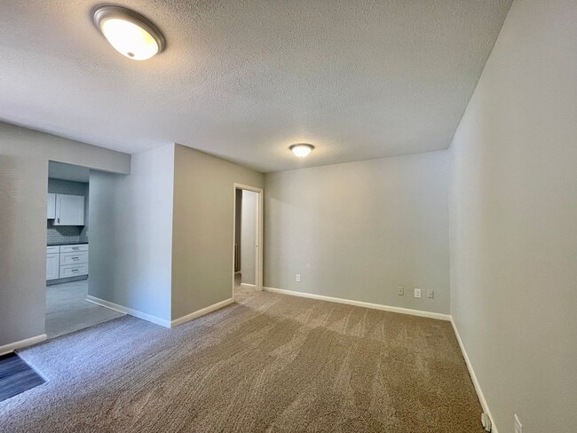Building Photo - Newly renovated 2 bedroom apartment - Great value in a great location!