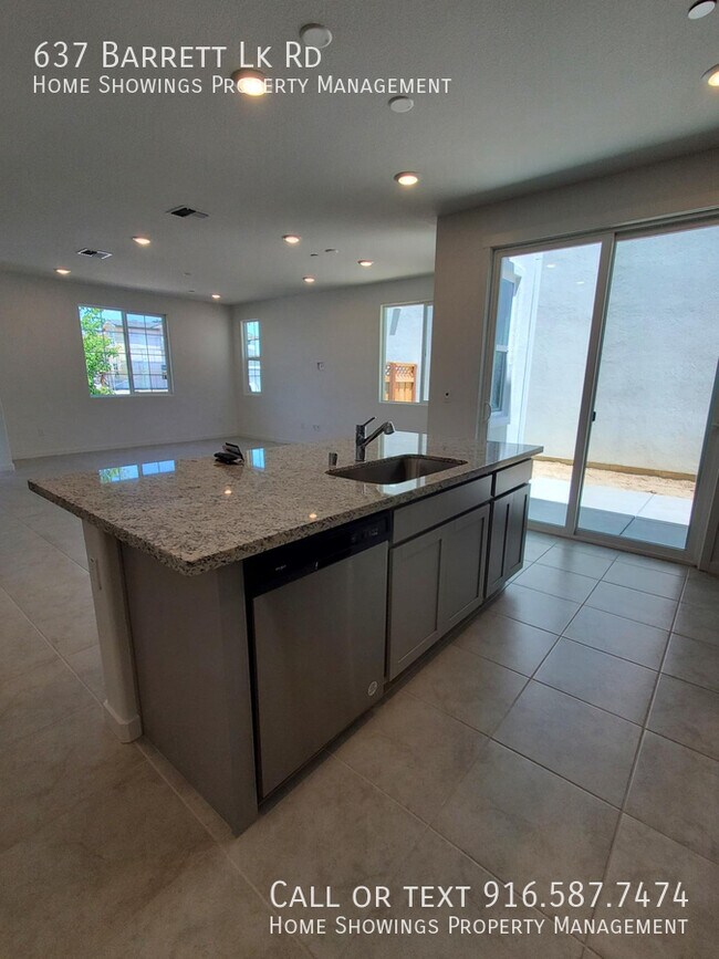 Foto del edificio - 637 Barrett Lk Rd