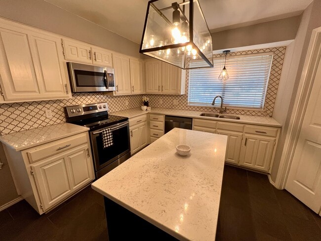 Photo - 5409 Parliament Dr House