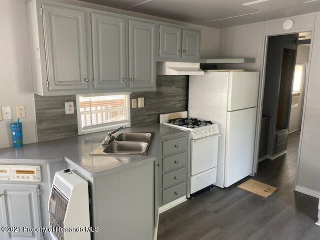 Foto del edificio - 9347 Bob Cat Dr