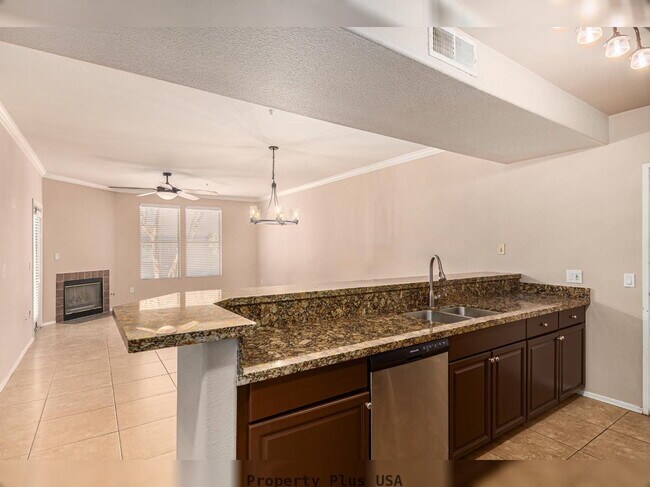 Foto del edificio - "Unique 3-Bed, 2-Bath Condo with 2 car attached garage located in Prime Scottsdale Location!"