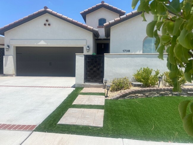 Building Photo - WESTSIDE HOME FOR RENT