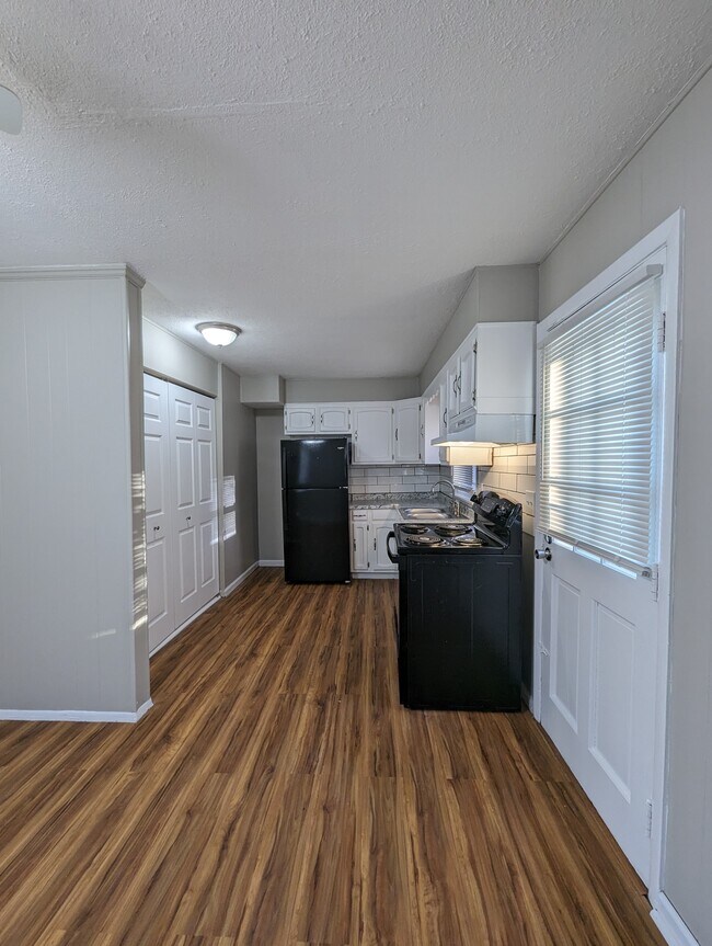 Foto del edificio - 4106 Saint Francis Ln