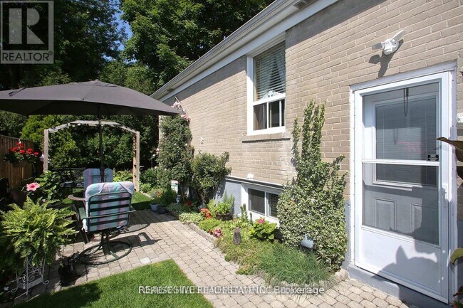 Building Photo - 220 Neal Dr