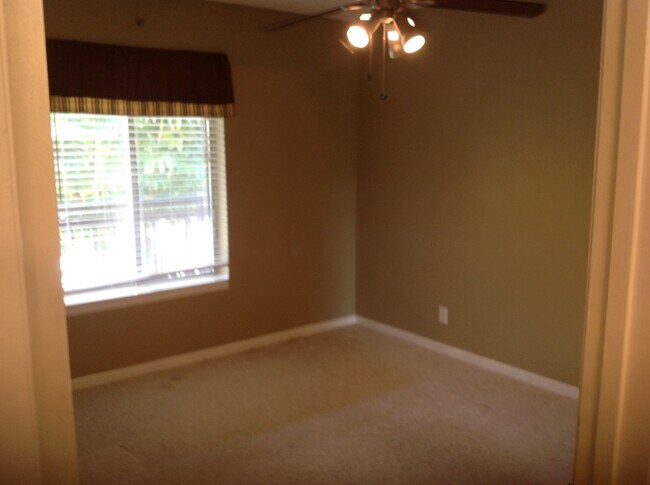 Building Photo - 6563 Chasewood Dr