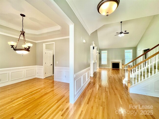 Building Photo - 811 Deercross Ln