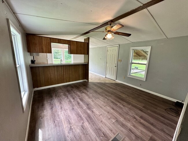 Building Photo - Single Wide Mobile home 2 bed 1 bath