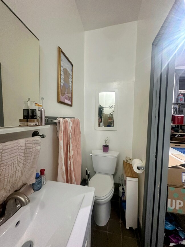 Bathroom - 1901 S Allport St