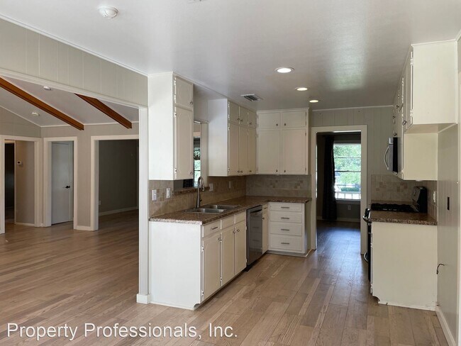 Building Photo - 3 br, 2 bath House - 513 Oakwood Blvd