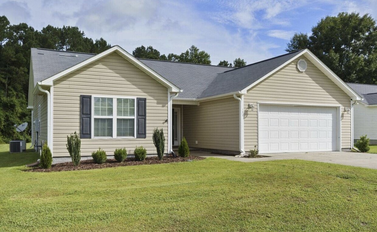 Primary Photo - Charming 3 Bedroom, 2 Bath Home - 131 Harm...
