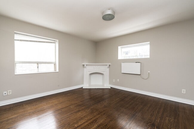 Building Photo - 81 Isabella St