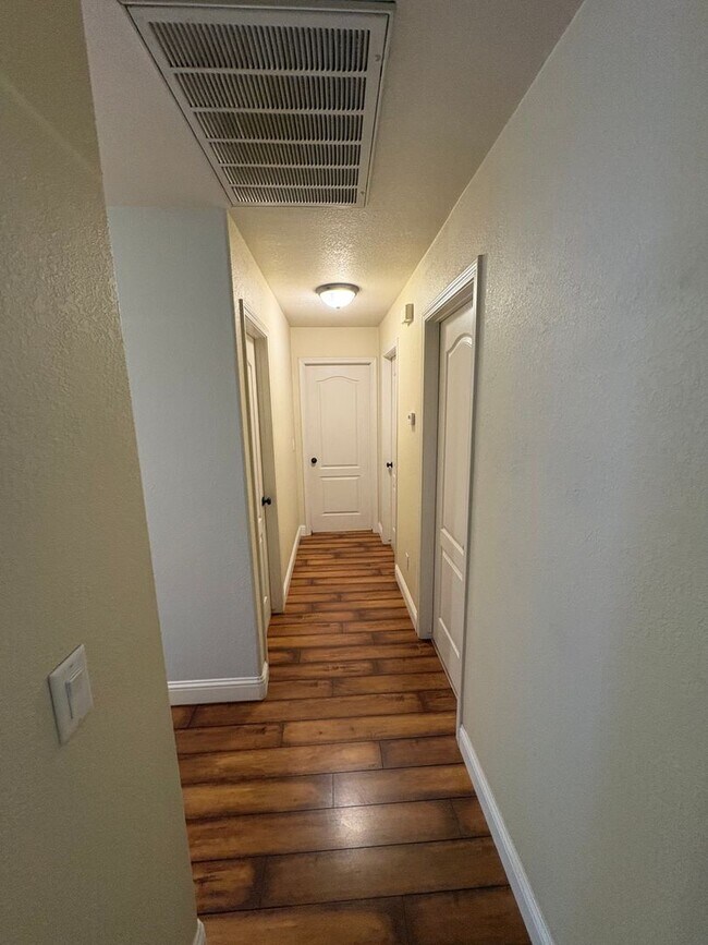 Building Photo - 3524 S Lincoln Ct