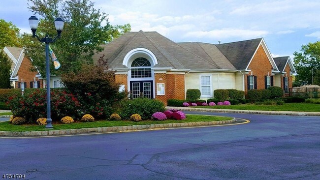 Building Photo - 634 English Ct