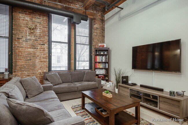 Building Photo - 331 S Peoria St