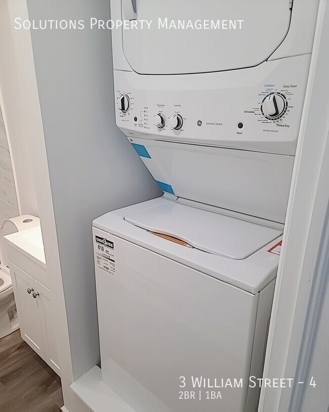 Photo du bâtiment - Stunning Two Bedroom Unit!