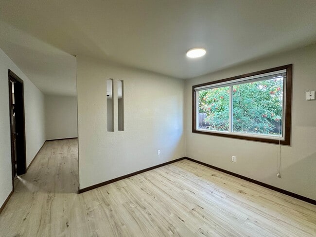 Building Photo - Remodeled Three Bedroom Home in Keizer