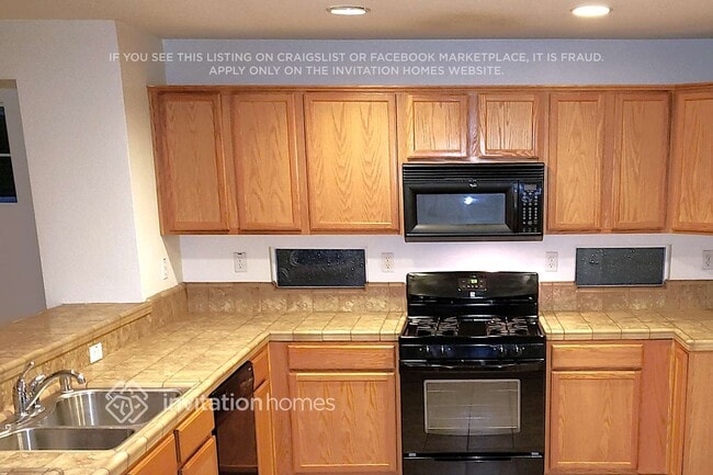 Building Photo - 73 Roadrunner St