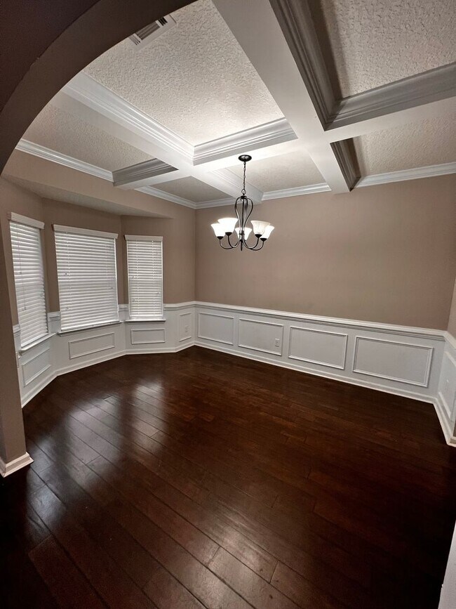 Building Photo - Home For Rent