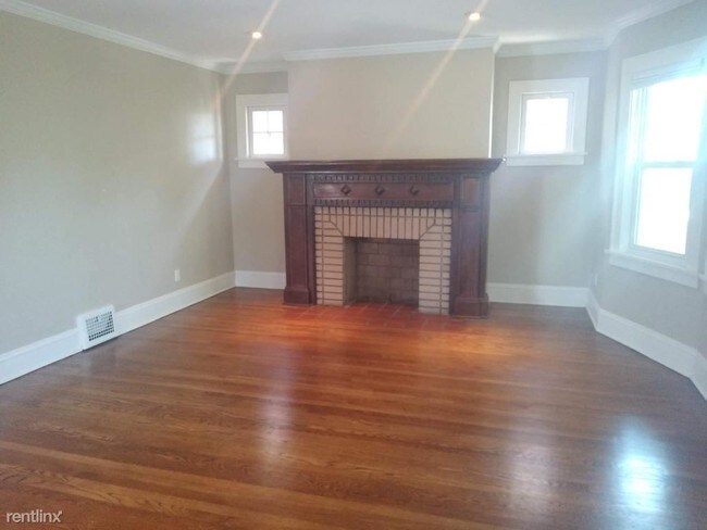Foto del edificio - 2465 E 124th St