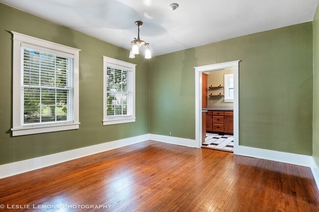 Building Photo - 241 W Van Buren Ave