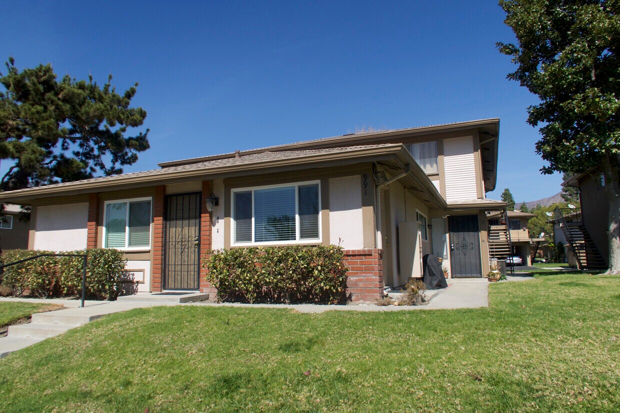 Primary Photo - 991 W Sierra Madre Ave