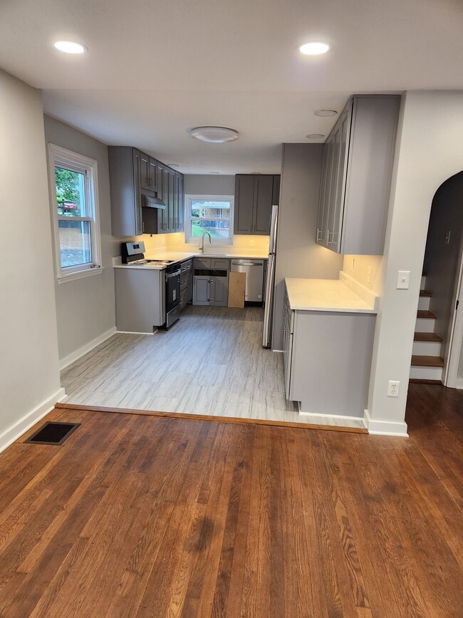 Kitchen - 905 Benton Ave House