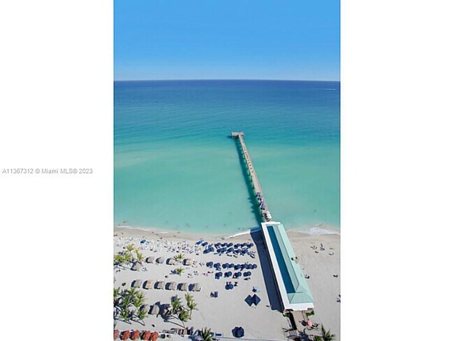 Building Photo - 16699 Collins Ave