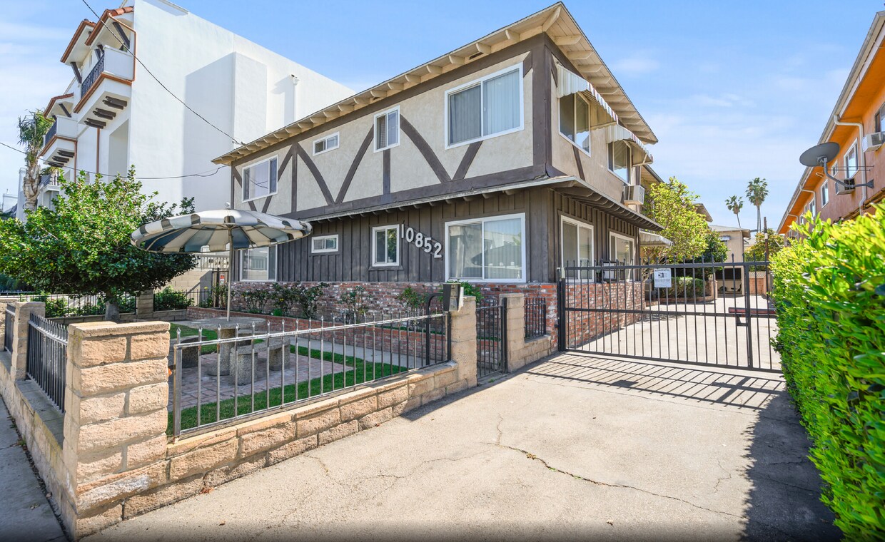 Foto del edificio - 10852 Blix St