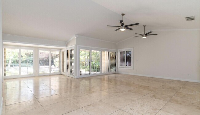 Foto del edificio - 2711 NW 26th Cir