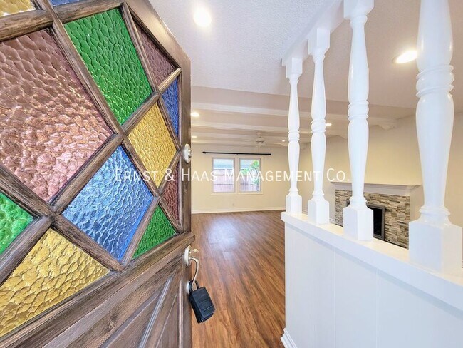Foto del edificio - Beautiful 3 Bedroom Home with Lush Yard in...