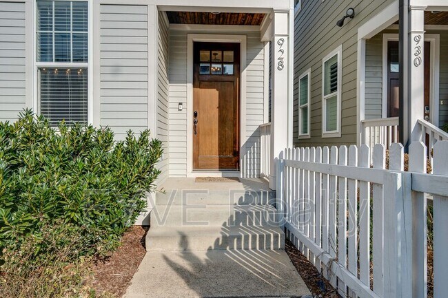 Building Photo - 928 Southside Pl
