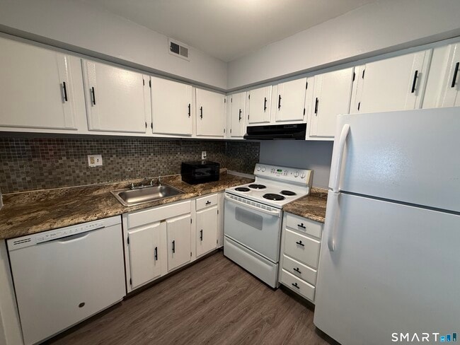 Building Photo - 113 Candlewood Dr
