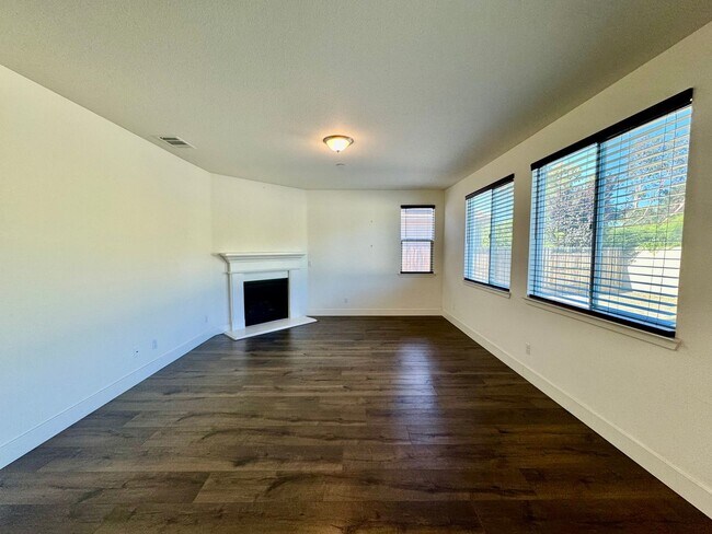 Foto del edificio - 5 Bedroom 3 Bath Home with Pool, pool and ...