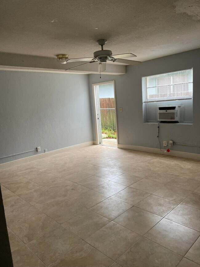 Building Photo - 646 Latona Ave