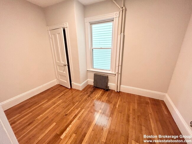Building Photo - 22 Humphreys St