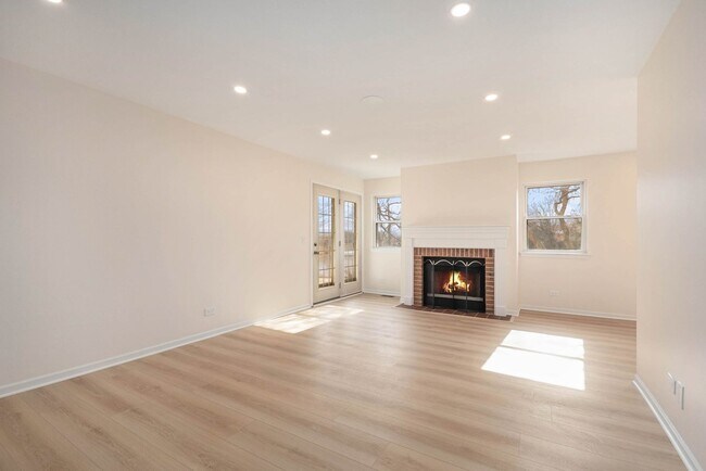 Building Photo - 120 Stirling Ln