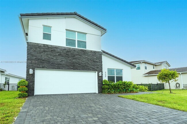 Building Photo - 4230 Rosa Dr