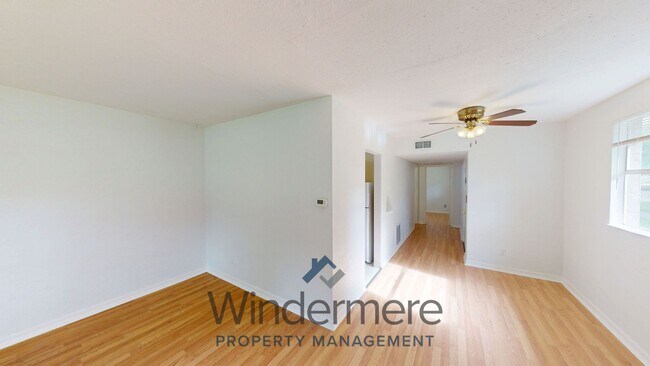 Foto del edificio - 114 S Clinton St